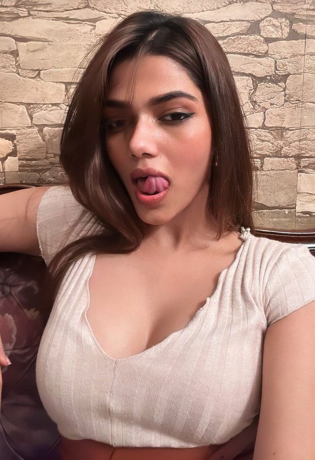 F3_WoD2W8AA6eRr?format=jpg&name=900x900