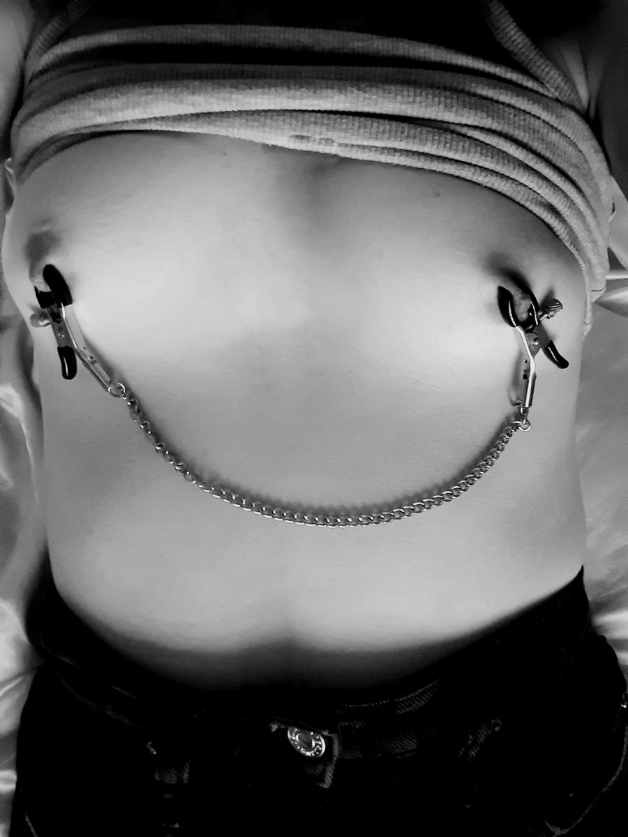 milkyaspent's tweet photo. Putting on nipple clamps after a pumping session is the best thing in the world
#nippleclamps #nipples #boobs #nippleplay #nippletorture #inducedlactation #lactation
#lactating #inducing #eroticlactation #adultbreastfeeding #breast #pump #hucow #ABF https://t.co/dKrrtniOP4