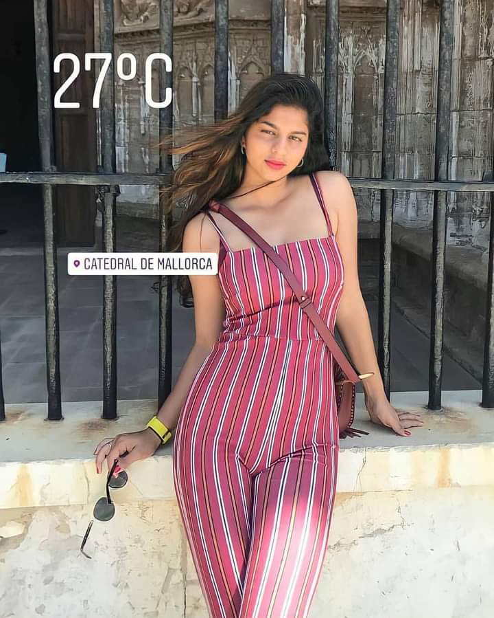 manoj85171's tweet photo. Suhana Khan new dress #suhan https://t.co/ikSWhGqJaL