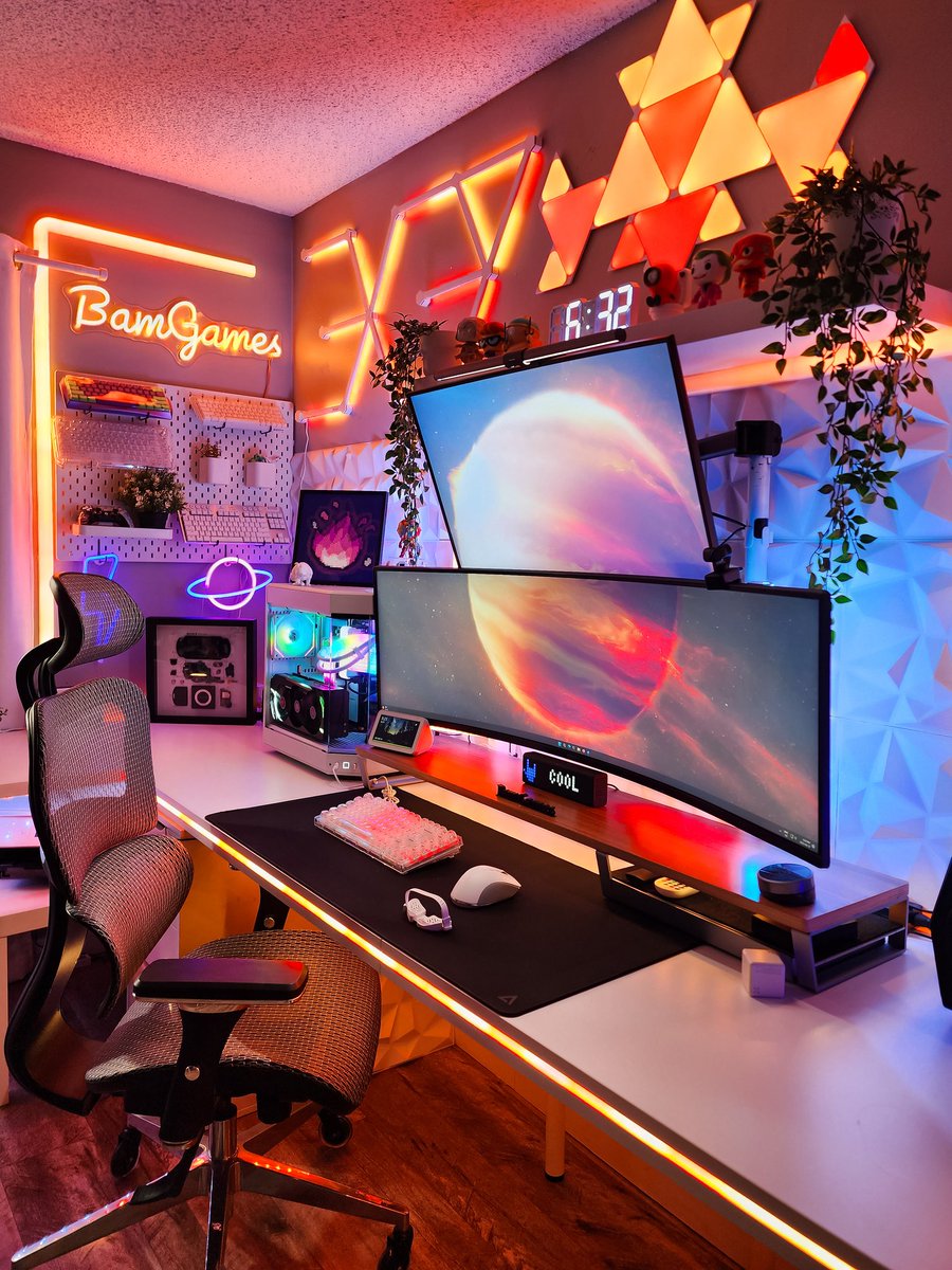 BamGamesOfc's tweet photo. Sunday Vibes here, getting ready for the next week! 😅

#pc #pcgaming #setup #gaming https://t.co/yDEhBqVdyH