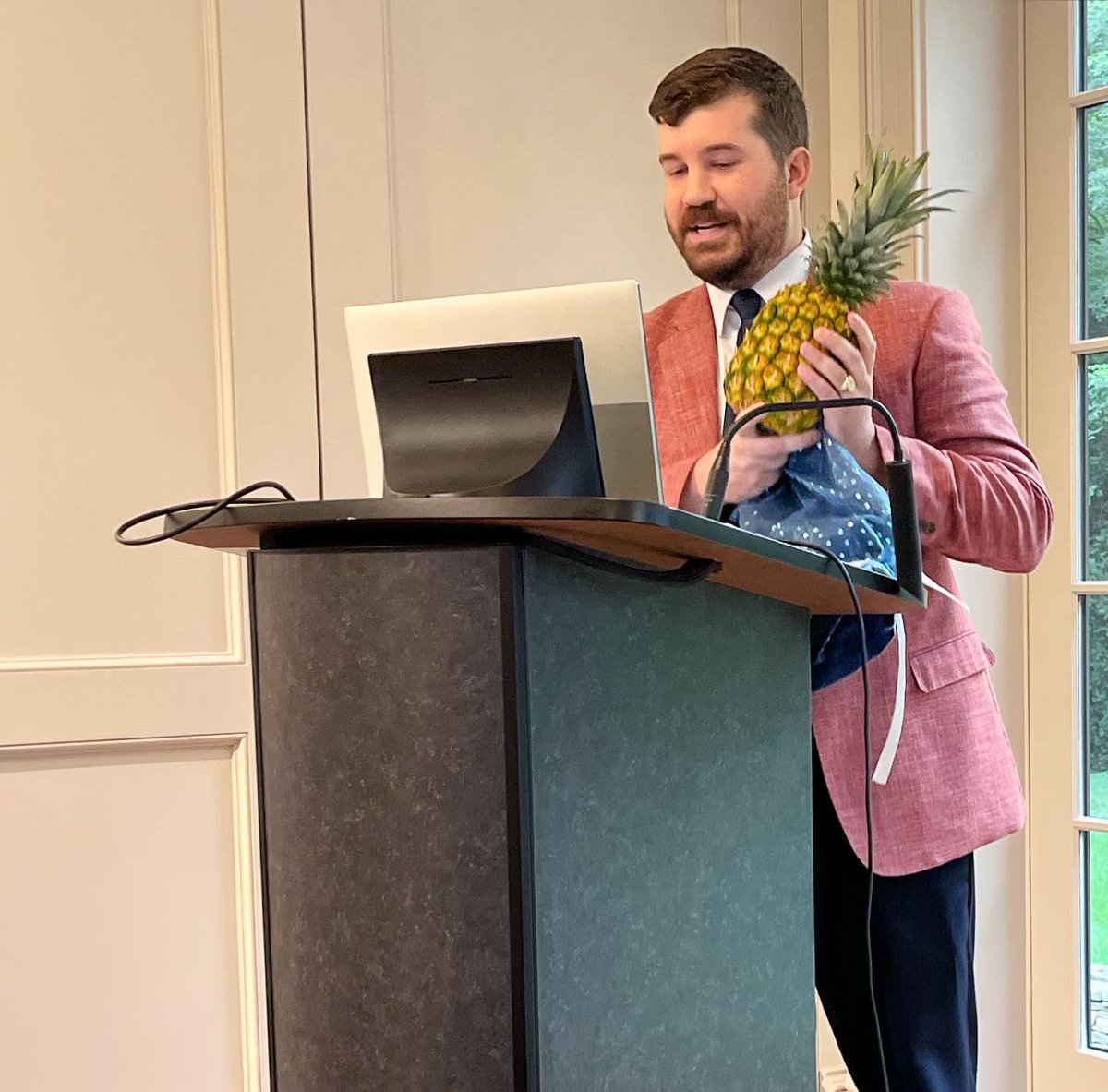 plbhalbert's tweet photo. Real early Americanists bring pineapples to their talks.
#ColonialRevival
#PineappleExpress
#VastEarlyAmerica https://t.co/VNZsI0jjQM