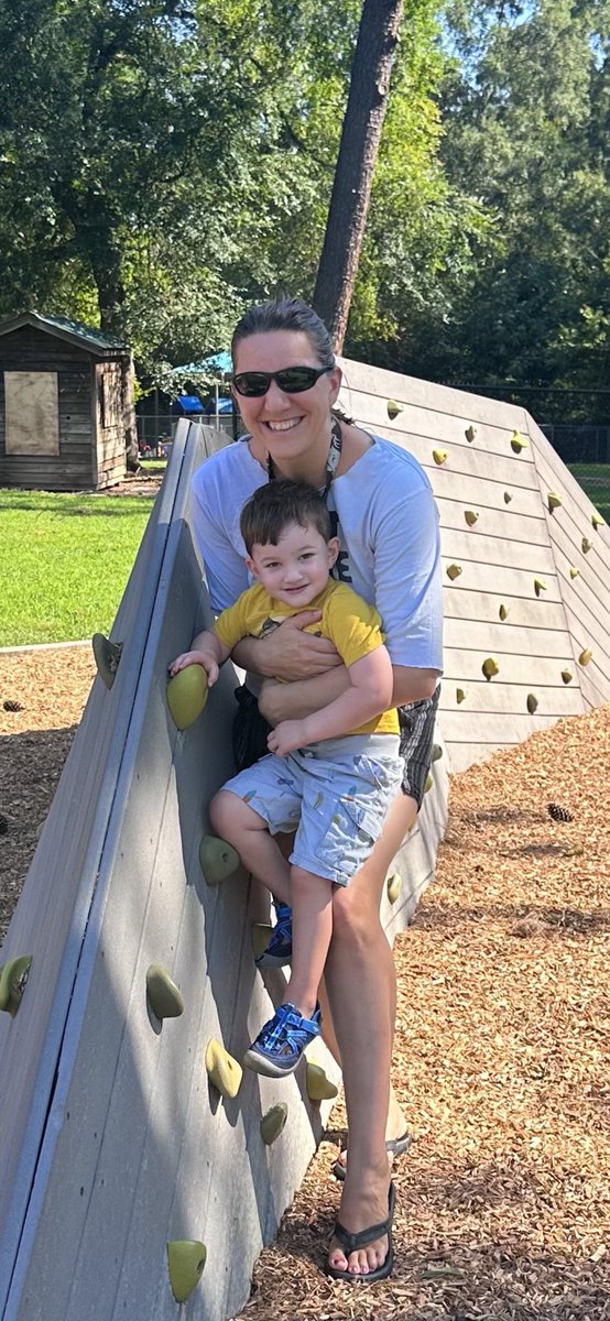 AP_SraWinz's tweet photo. The weather was perfect for a back-to-school playdate organized by the CES Parent Teacher Association (PTA).
El clima estuvo perfecto para un encuentro de regreso a clases organizado por la Asociación de Padres y Maestros de CES.
#carrborocubs #ositos #PTA #thrive65 https://t.co/LGSCDlBpjs