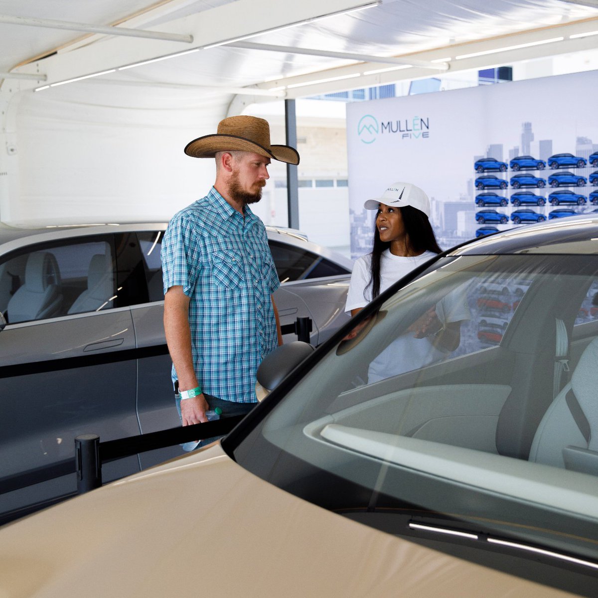 BollingerInnov's tweet photo. The energy here is electric today ⚡
We're thrilled to see so many passionate individuals turn up on the #StrikinglyDifferent #MullenEVTour to embrace the future of mobility.
#americanmadev #electricvehicles #mullenfive #evcrossover #greentechnology #sustainability #mullenusa https://t.co/iM2duA71SB