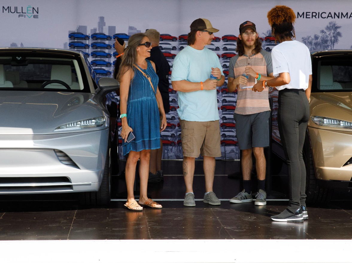 BollingerInnov's tweet photo. The energy here is electric today ⚡
We're thrilled to see so many passionate individuals turn up on the #StrikinglyDifferent #MullenEVTour to embrace the future of mobility.
#americanmadev #electricvehicles #mullenfive #evcrossover #greentechnology #sustainability #mullenusa https://t.co/iM2duA71SB