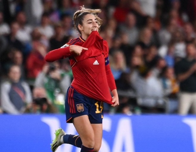 Olga Carmona ha perdido a su padre el día más importante de su carrera, el día que ha hecho campeona del Mundo a España.

La vida es una mierda, mucho ánimo♥️