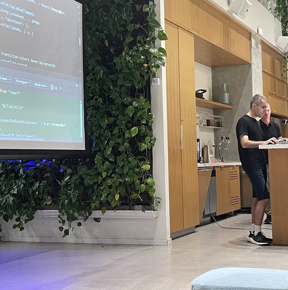 oriSomething's tweet image. .@NirTamir is live coding like a pro #jsisrael