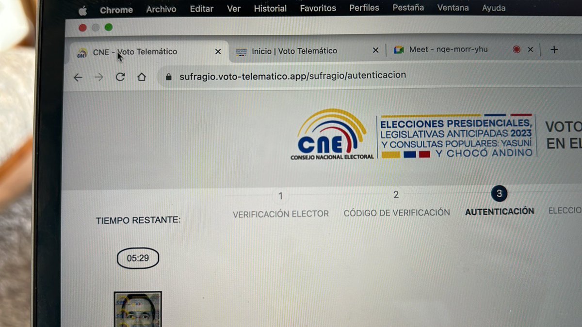 mafervn29's tweet photo. @CarlosVerareal Casi 30 min esperando faltan 5min para que se cierre el tiempo y no se logra avanzar el proceso para votar. https://t.co/dwKrFJioxq