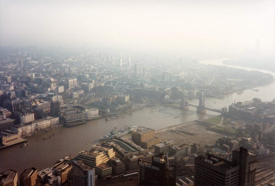 jervis_mark's tweet photo. @Culture_Crit Here's how London looked from a hot-air balloon back in 1993, when I flew over with @buhabs https://t.co/o2Uaz3U5NB