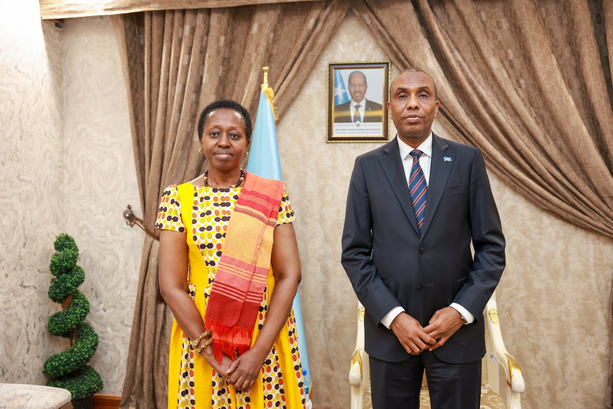 SomaliPM's tweet photo. H.E. Prime Minister @HamzaAbdiBarre held a meeting with Ms. Aisa Kirabo Kacyira, Head of the United Nations Support Office in Somalia. The discussions centered around the crucial matter of efficiently executing the ongoing ATMIS troop drawdown, aiming to facilitate the gradual transfer of security responsibilities to the Somali Security Forces. 

Both Prime Minister Barre and Ms. Kacyira emphasised their dedication to strengthening cooperation between the Somali government, @UNSOS_, and other key parties to ensure a smooth security transition process and meet logistical support needs.
