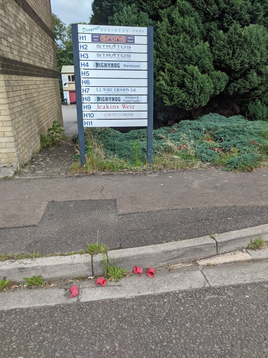 EricTorrington's tweet photo. Another opportunistic 310 #litter items off the A4135 #Drycott #BoxRoad #Cam. #Plastic gloves, wrappers & packaging rule the hedges unless picked out. Saw It - Picked It - Sorted It. Supporting @TruckersUp @CamParish @KeepBritainTidy https://t.co/iUJrKt5ZFh