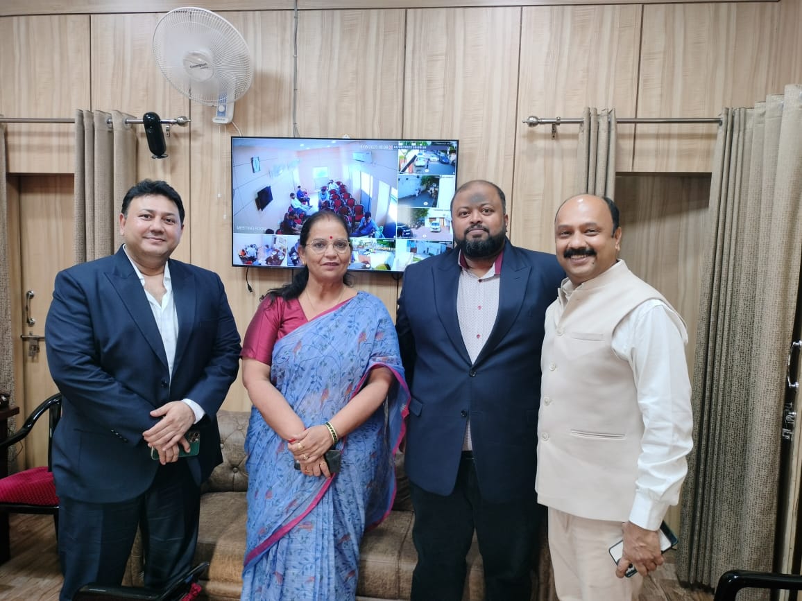 Sushma_Kharkwal's tweet image. नगर के विकास को बढ़ावा देने के लिए, ऑस्ट्रेलियाई प्रतिनिधि मंडल के साथ चर्चाएं आयोजित की गईं। इन बातचीतों का उद्देश्य शहरी विकास, बुनियादी ढांचे की मजबूतीकरण, और प्रतिस्थानिक अभिवृद्धियों के लिए विचारों और रणनीतियों का आदान-प्रदान करना था।
#LucknowDevelopment #NewTechnology