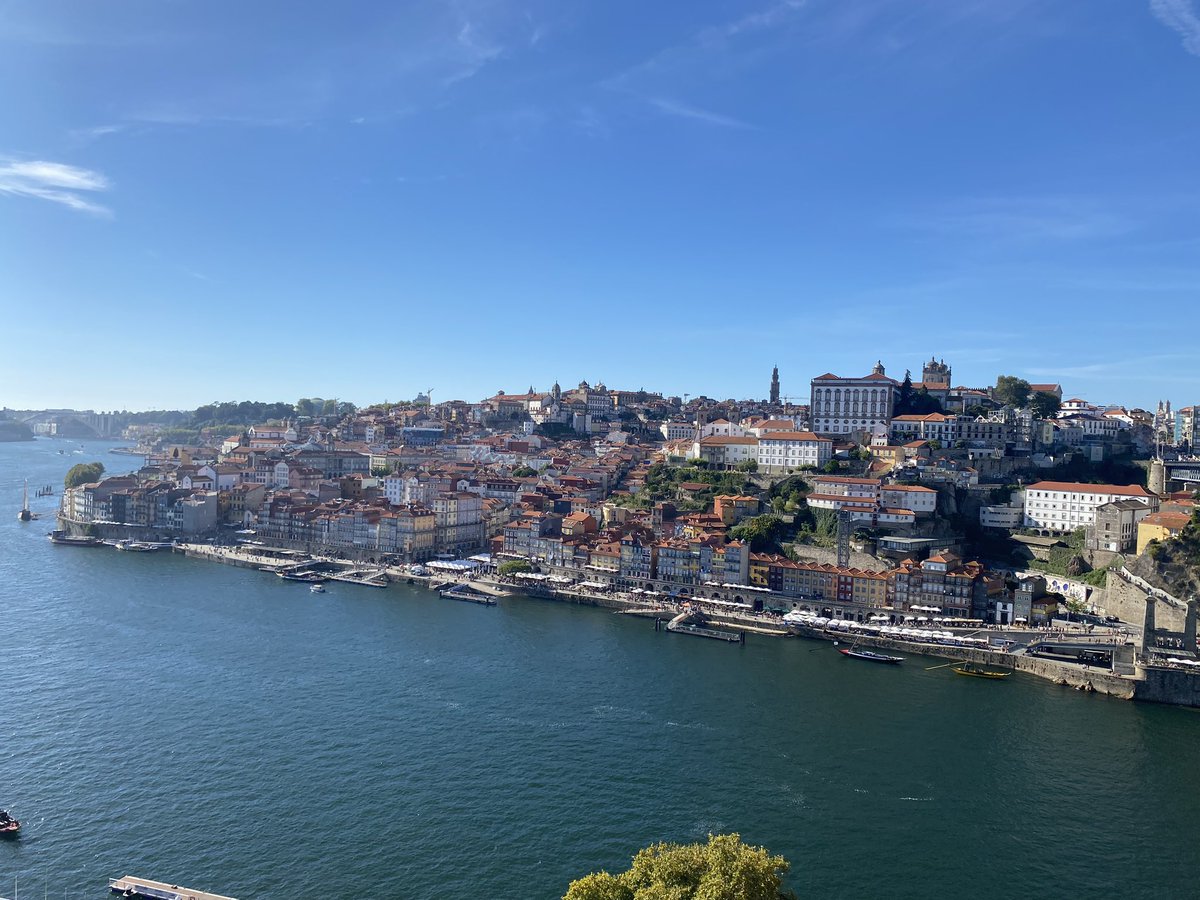 jackiemcguin's tweet photo. Day 1693 of #1700daysofwalking #PORTO A hot, sunny day so lots of water breaks. Such a beautiful city #365crew https://t.co/tdeE5TXYgi