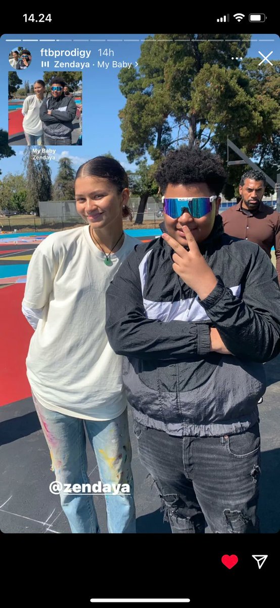 PhotoGridNews's tweet photo. Z with a fan in Oakland yesterday π₯°
I used the @AirBrushApp to edit this photo, with the tools "Adjusts>Crop", "Vignette" and "Prism" π¨
#zendaya #projectbackboard #airbrushapp https://t.co/hy1CFWJXvb