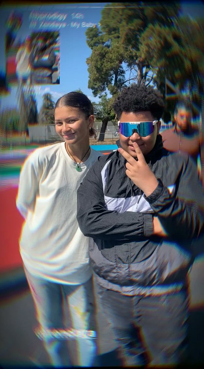 PhotoGridNews's tweet photo. Z with a fan in Oakland yesterday π₯°
I used the @AirBrushApp to edit this photo, with the tools "Adjusts>Crop", "Vignette" and "Prism" π¨
#zendaya #projectbackboard #airbrushapp https://t.co/hy1CFWJXvb