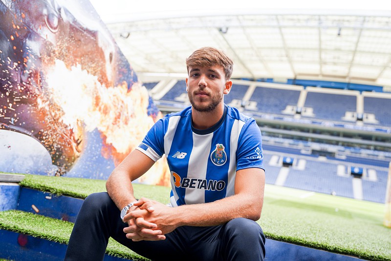 FcpStats's tweet photo. Primeiros 25 minutos de Nico González como titular:

1 remate
92.3% eficácia de passe (24/26)
7/7 passes no último terço de campo
4/6 duelos ganhos

#FCPSCF #FCPorto #LigaPortugalBetclic https://t.co/TwrMkR6QO7