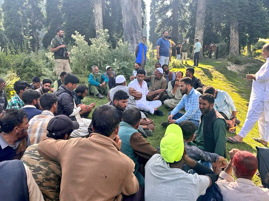 manwarkhankmr's tweet photo. The motive is to change the #chairpolitics to #groundpolitics. https://t.co/jOMtscM6EB