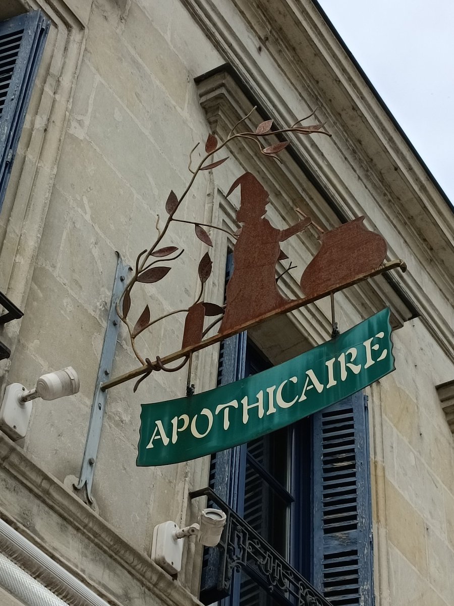 @PharmHist Not a real one, but a funny one. A fake apothecary sign, which looks more like a wizard, above a real pharmacy.
Langeais (Loire Valley), France