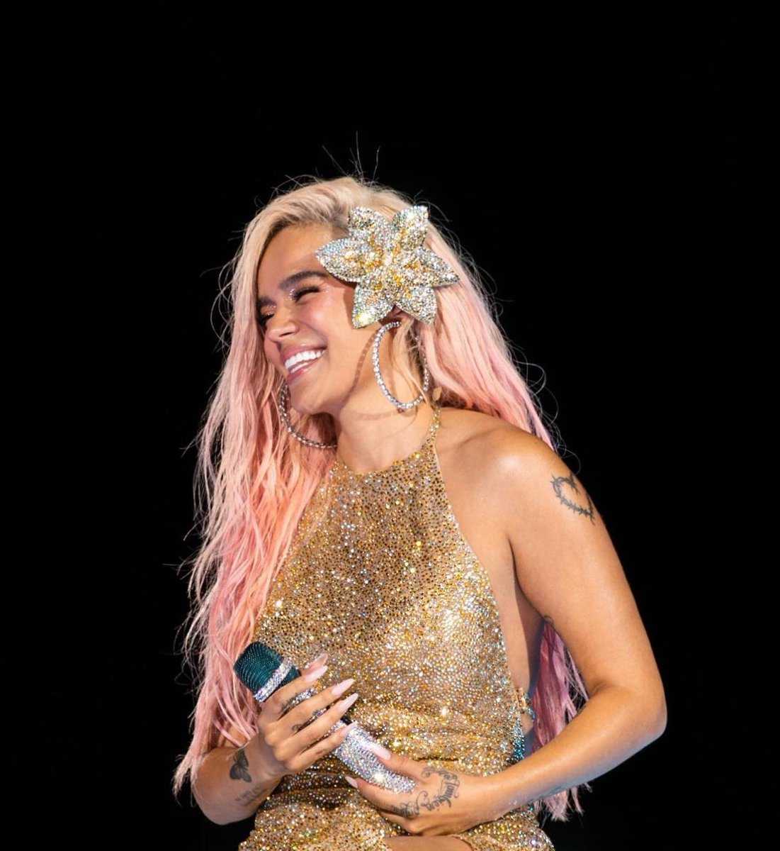 Karol G is so cute. ✨️
