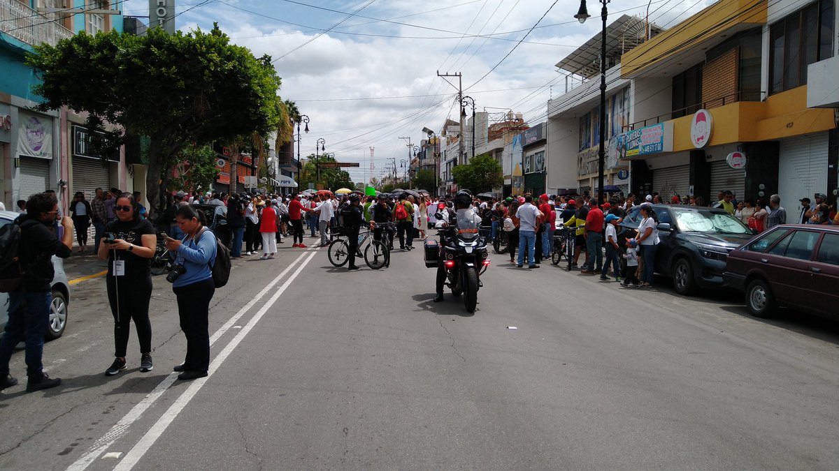 Sir_Avila's tweet photo. Marcha "No a los libros de texto con ideologías"en Aguascalientes
#NOALOSLIBROSDETEXTO https://t.co/98K5DDgFjd