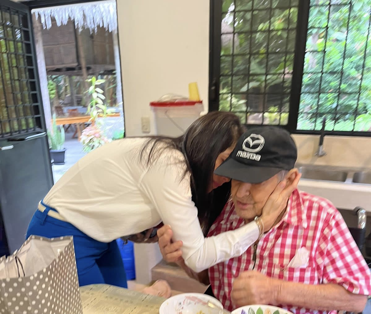 LuisaGonzalezEc's tweet photo. Gracias a mis padres amados (abuelitos)    por su amor, apoyo y bendiciones 
🙏🏻😇🇪🇨 https://t.co/8f7E5wYXhC
