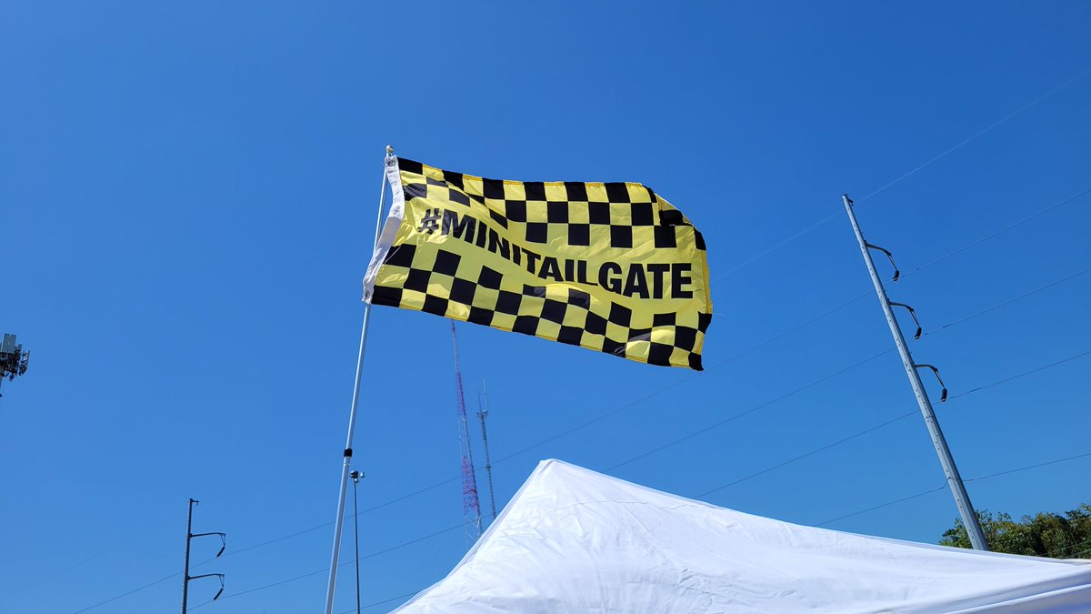 minitailgate's tweet photo. We out here. #Crew96 #HellIsReal https://t.co/fvCoVdHMJ0
