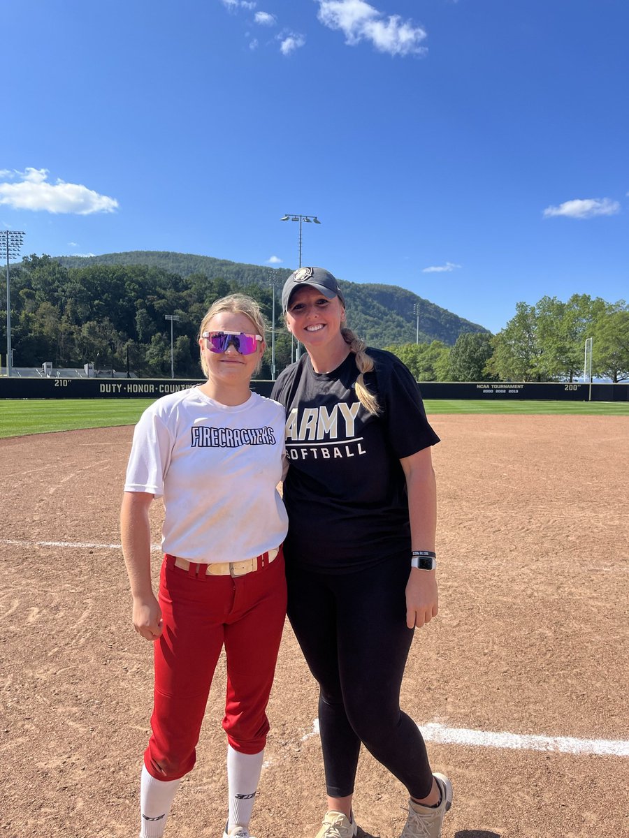 LillieH0's tweet photo. Thank you @ArmyWP_Softball and @JenConsaul for hosting me at your camp yesterday! I enjoyed getting to learn some new things, as well as seeing the staff again! @firecrackersmm  @Los_Stuff @WestPoint_USMA @Firecrackersinc https://t.co/9Vmj5Pderb