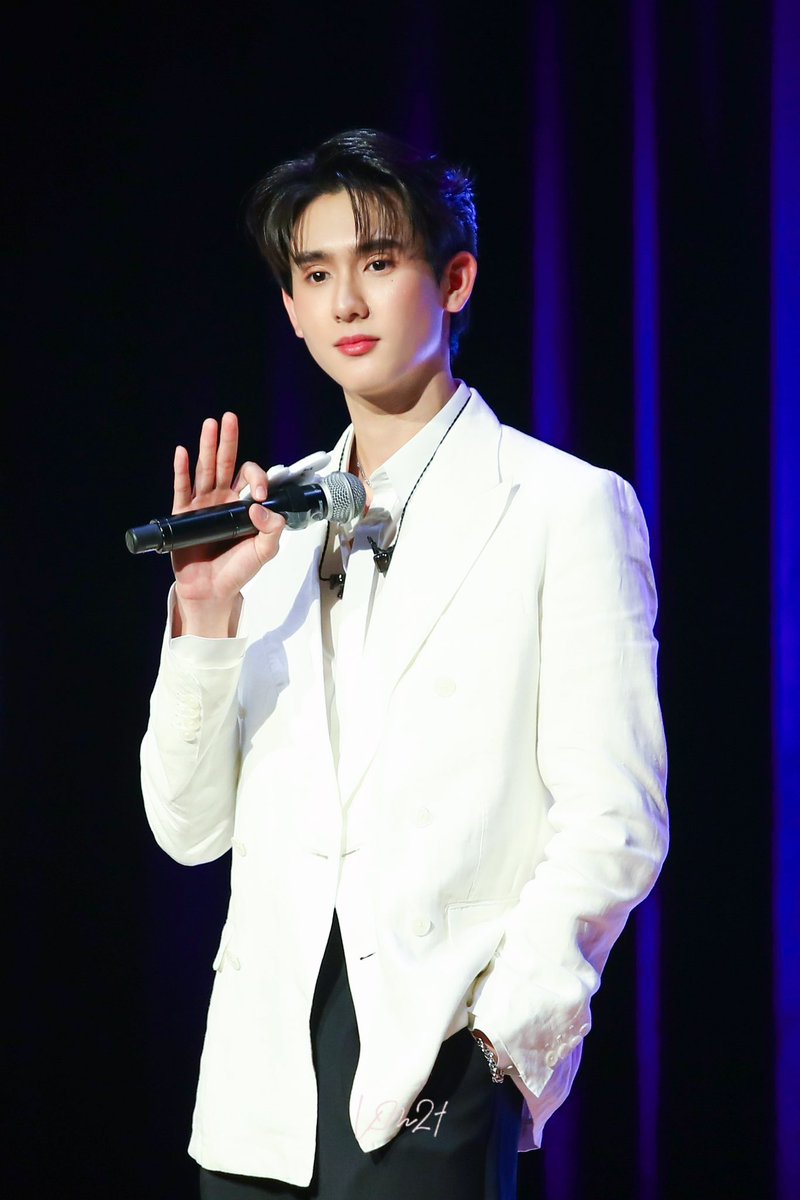 YJ12890's tweet photo. 230820 GMMTV FANDAY6 IN Seoul
🤍

#kasibook @kasibook 
#forcebook 
#FBfanday6inSEOUL 
#GMMTVFANDAY6 https://t.co/Y43EwH7dUB