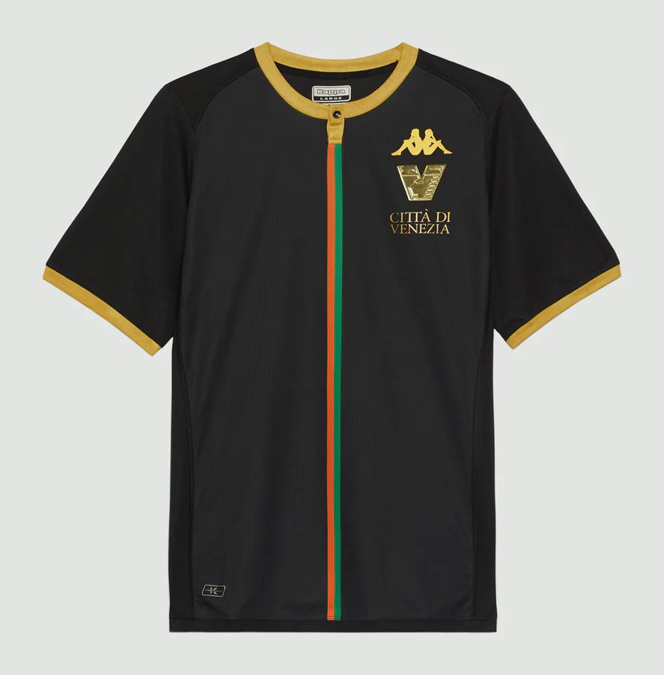 Lariano_Inglese's tweet photo. A look at the kits that will be on show today! Venice in their classically stylish home kit with Como in our artistic away shirt from last season #vencom https://t.co/rOdcNhy8Je