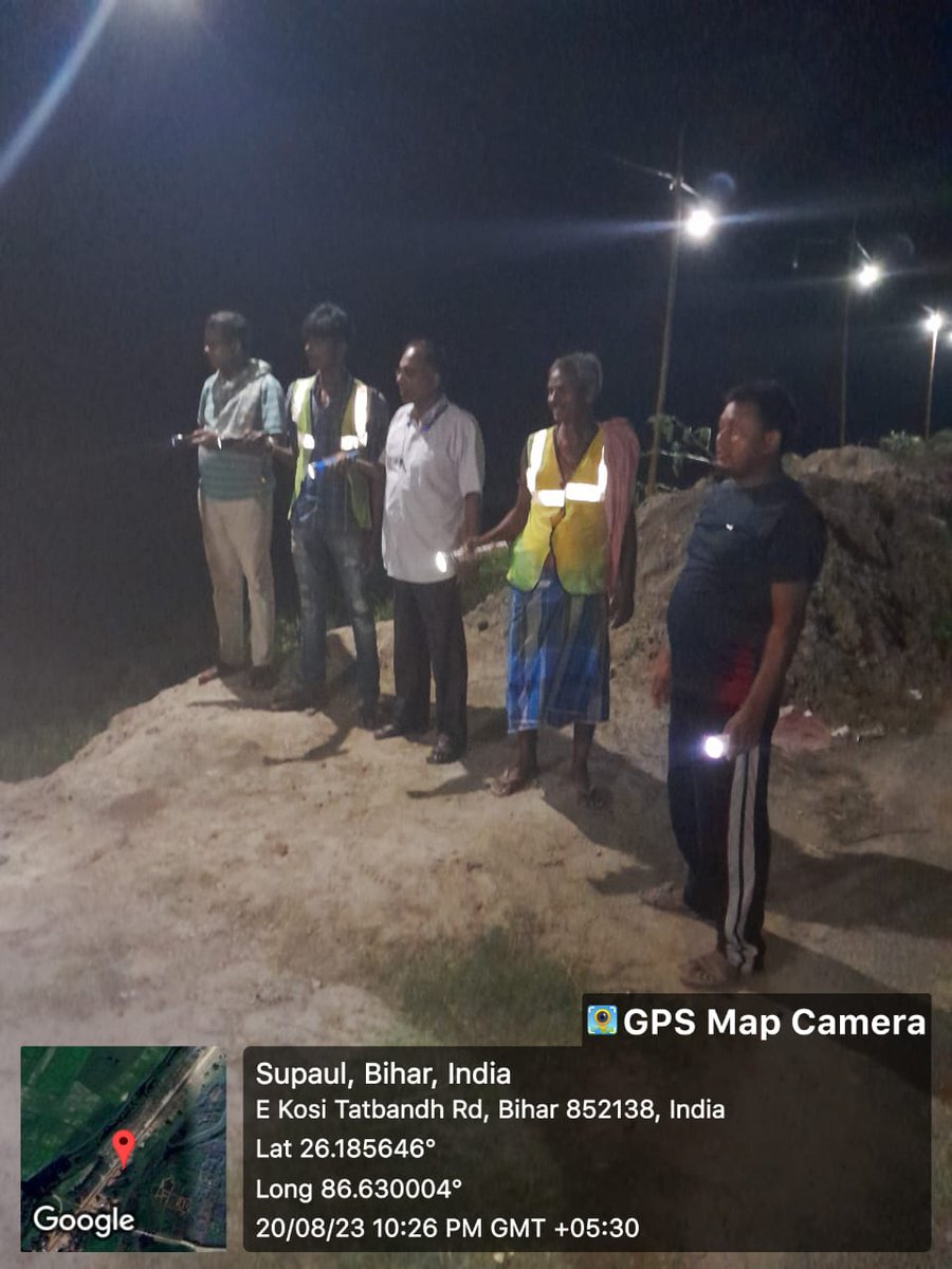 SanjayJhaBihar's tweet photo. ЁЯХЩ 11 PMЁЯУНAcross Bihar
Officials of @WRD_Bihar are patrolling on embankments even during night to check any threat like seepage, piping etc.
Glimpses of night patrolling at different sites.ЁЯСЗ
#HelloWRD #Bihar #BiharFlood https://t.co/TF9IFarVzd