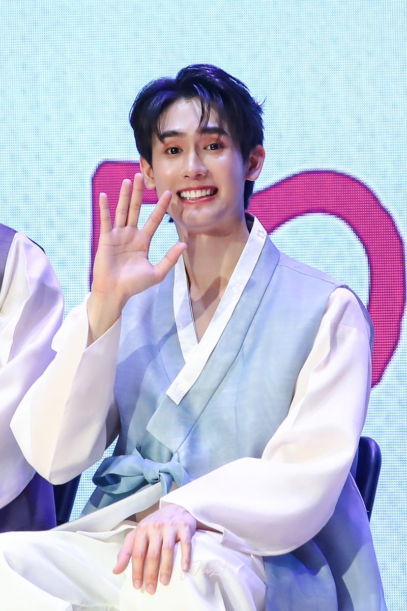 YJ12890's tweet photo. 230820 GMMTV FANDAY6 IN Seoul
🩵

#kasibook @kasibook 
#forcebook 
#FBfanday6inSEOUL 
#GMMTVFANDAY6 https://t.co/EXG0SQinBp