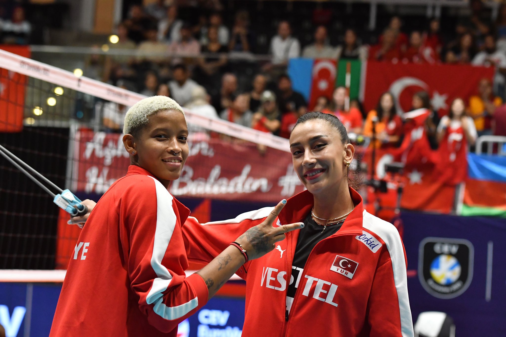 Volleyland on X: "Melissa Vargas ve Hande Baladın✨???? #FileninSultanları https://t.co/FqY8ksd4wE" / X