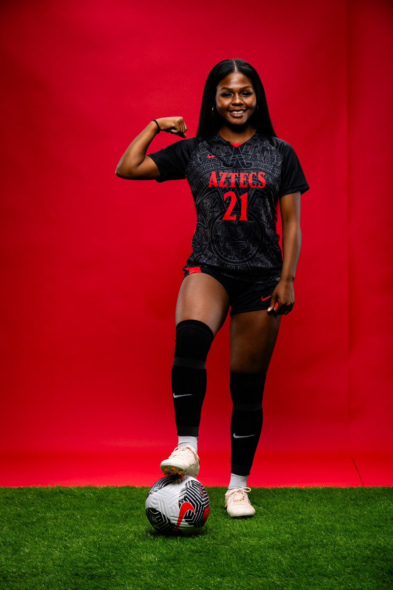 37’ | Aztec GOOOOAAAAALLLL!

Off a corner Castro brings the ball down, lifts it across goal to Dori Savage who heads it in!

1-1.

#TheTimeIsNow