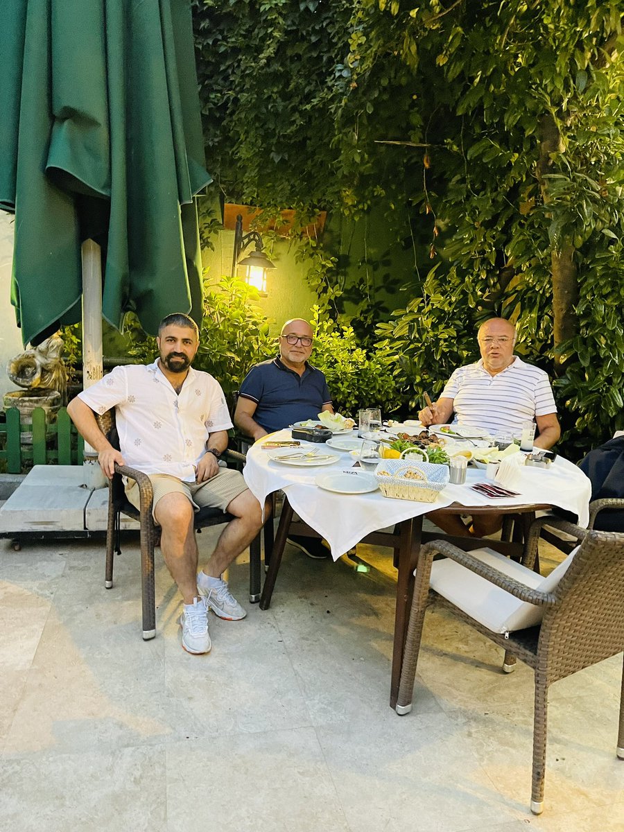 İki abim ile akşam keyfi.💛💙