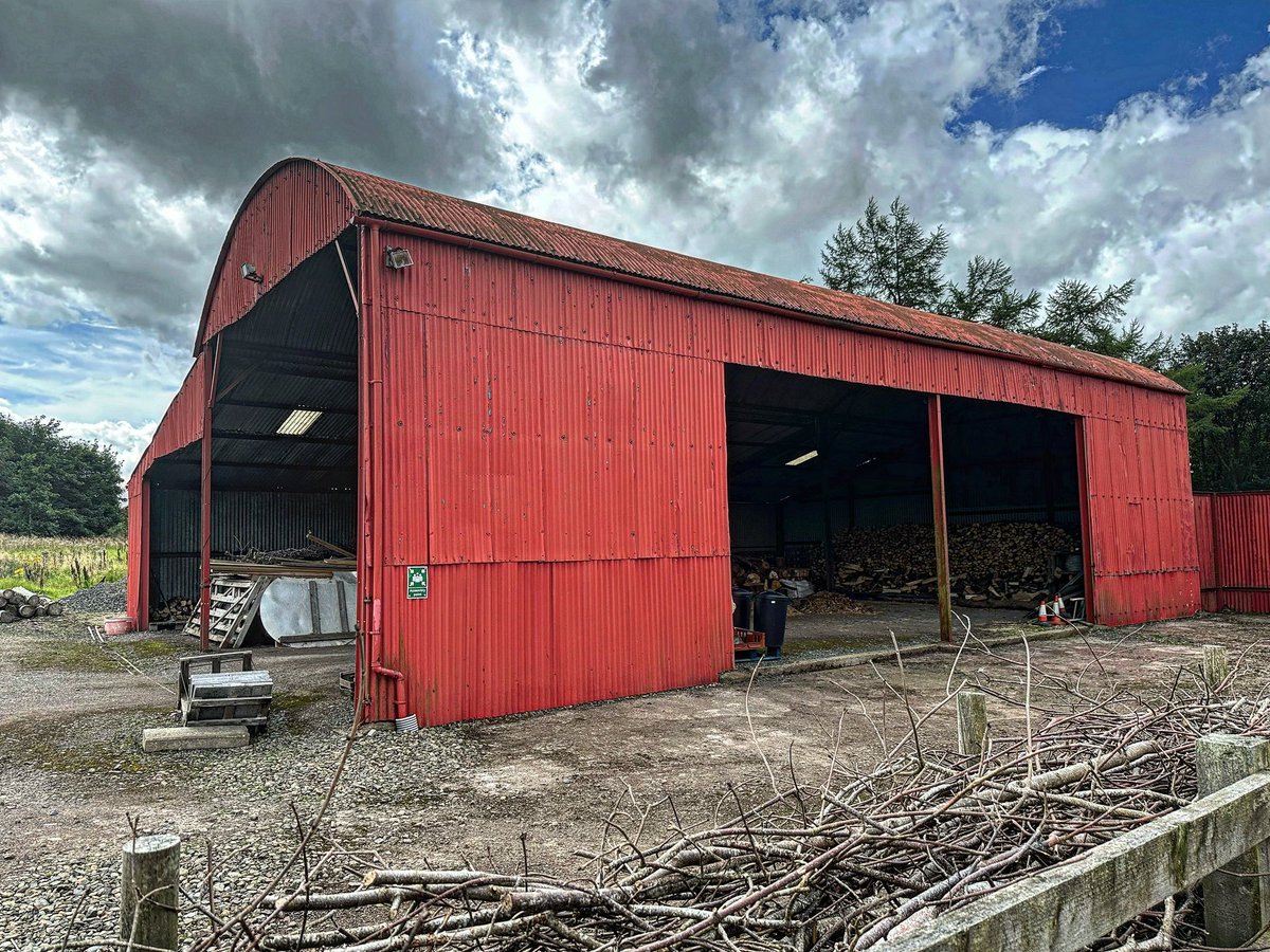 Big red barn. Borderlands 😍