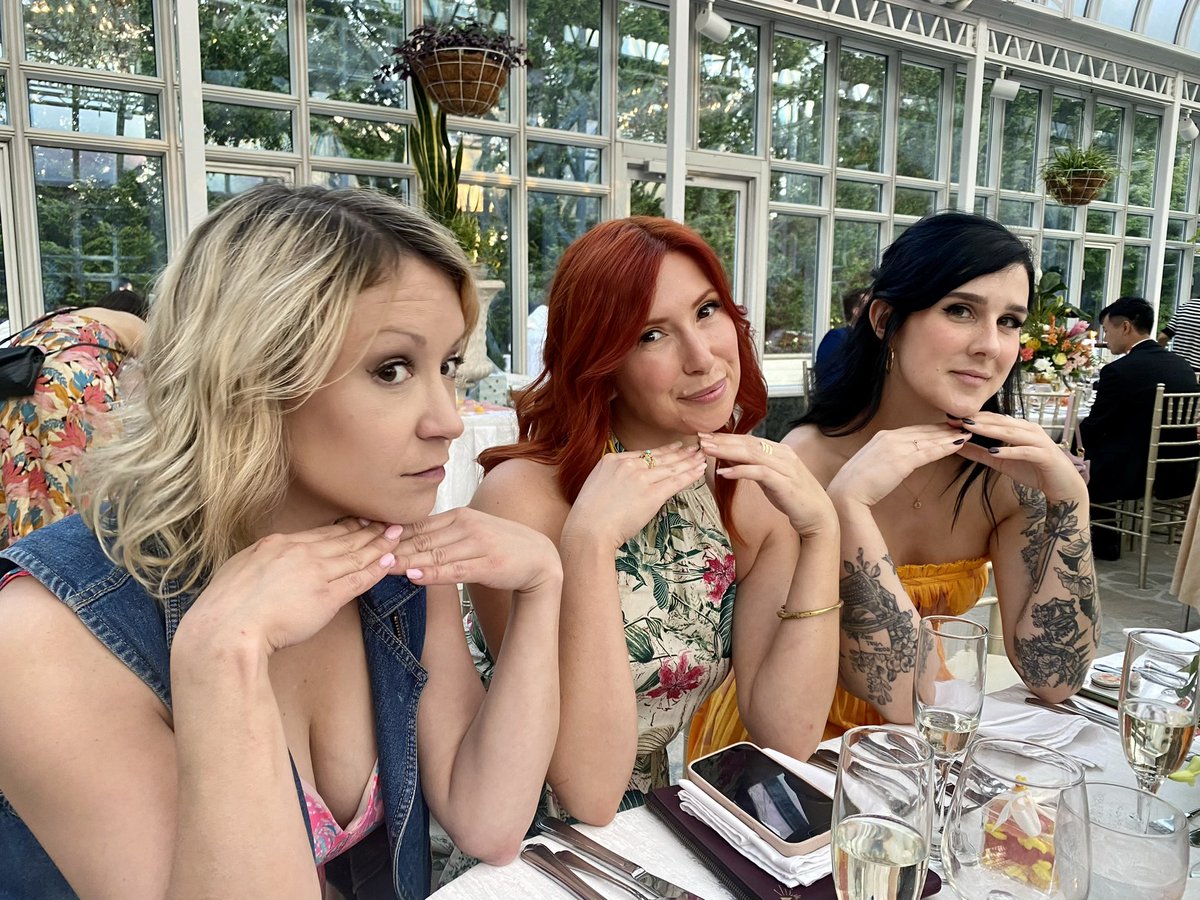 I had the honor of attending a positively bang up, beautiful wedding last weekend. @AG_Nonsuch and @_limonaderose, you are absolute jewels 💖 Long live #duckandflamingo! (and yes, @Kara4tx, Arryn Zech, and I are the new Powerpuff girls ✌️)