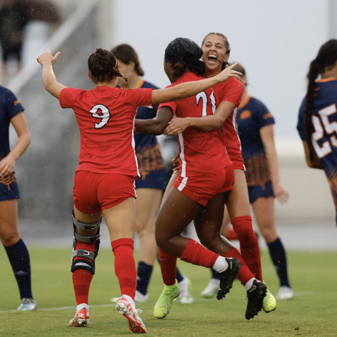 41’ | DORI AT THE DOUBLE!

Alexys Ocampo plays the ball across goal and Savage pokes it in for the goal!

2-1 Aztecs 
#TheTimeIsNow