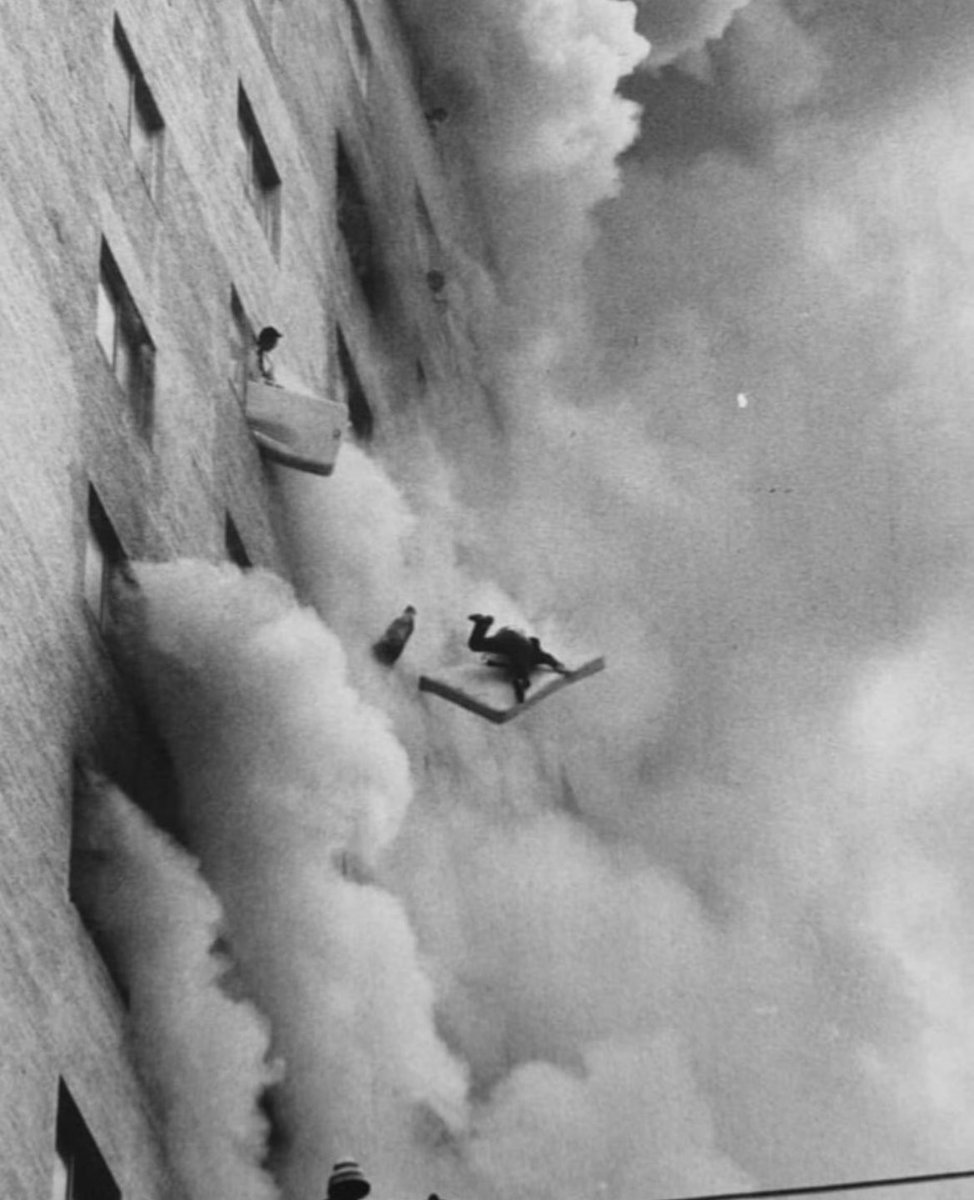 MorbidKnowledge's tweet photo. On December 25, 1971, a fire killed 158 people at the 22-story Daeyeonggak Hotel in Seoul, South Korea. In this dramatic photo, a man trapped on an upper floor jumps with a mattress in an attempt to cushion his fall. He died. https://t.co/uMVrLJaUrj