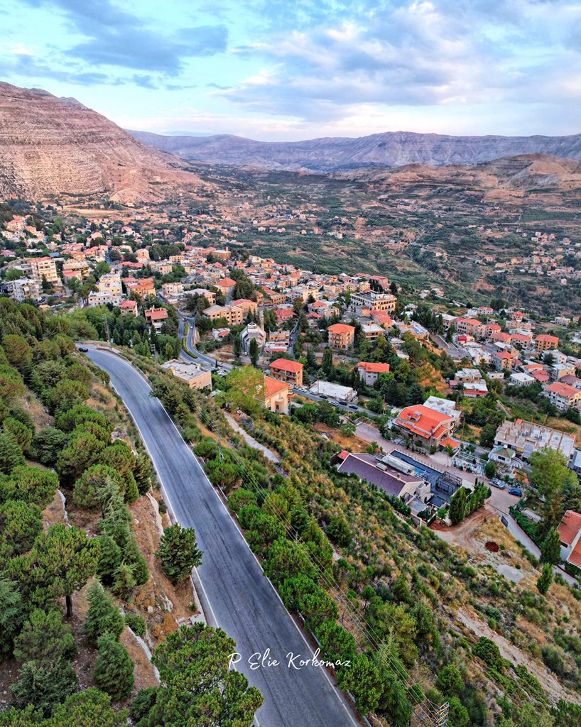 WeAreLebanon's tweet photo. #Ehden’s 🇱🇧 magical sunset 🌅

📸 @flyoverlebanon #WeAreLebanon https://t.co/63WwAlG9bJ