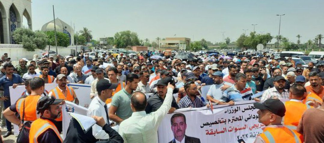 نطالب الساده أصحاب القرار بتعيين الخريجين القدامى حسب الأكبر عمرا والأقدم تخرجا وذلك لكي تتحقق العداله...
#الخريجون_مع_من_يكون_معهم
#جاهزون
#التعيين_مطلبنا
#الخريج_القديم_احق_بالتعيين
📌 رابطة الخريجين القدامى في العراق 🇮🇶 برئاسة الأستاذ نبراس الخزعلي
886