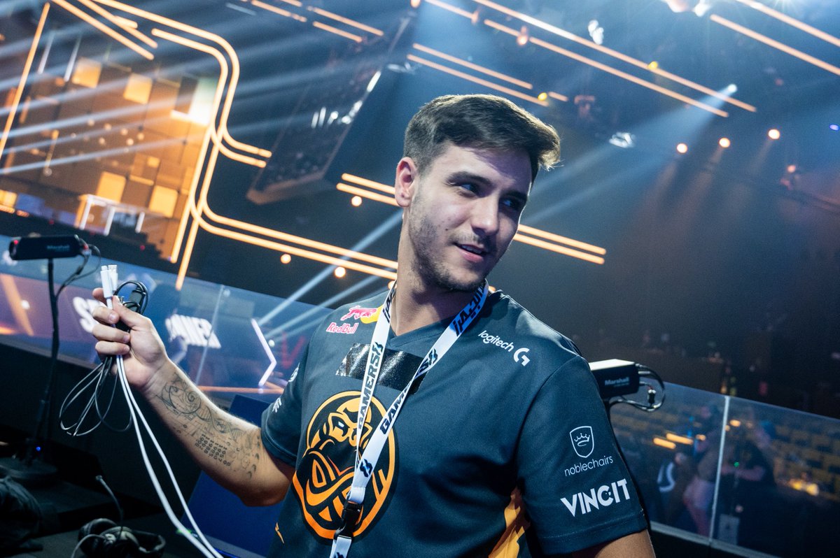 ENCE's tweet photo. It's @SunPayuscsgo's world and we're just living in it https://t.co/TV1e3nBGZS