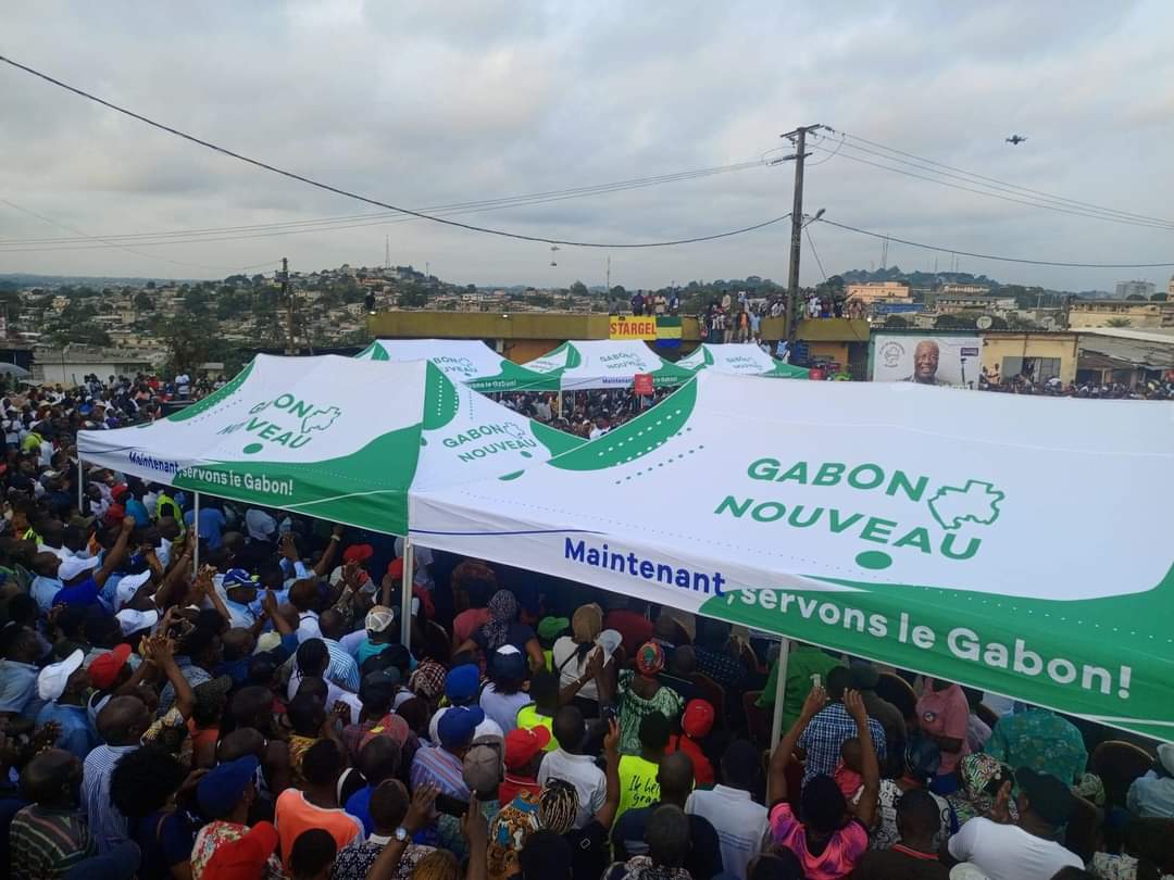 Gabonite's tweet photo. #Gabon : Déploiement massif des populations pour le meeting de l'opposition qui s'est tenu ce dimanche à Rio. Ni tee-shirt, ni casquette, ni promessede 5000 FCFA. C'est simplement spontané. La volonté du peuple de tourner enfin la page @PresidentABO https://t.co/0ilvBJSXZi