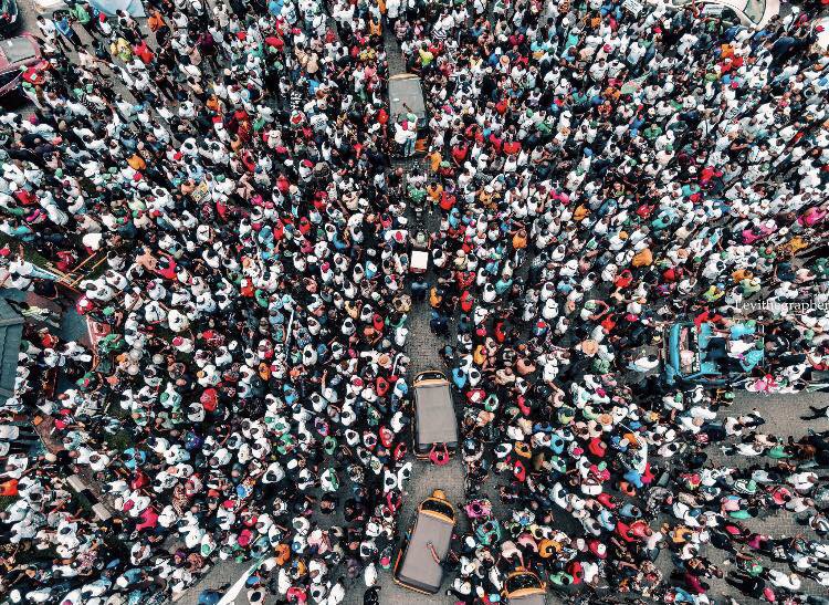 Princeujay's tweet photo. The Police disrupting #AllEyeOnTheJudiciary One Million March will not deter citizens from making it a success!
No Retreat, No Surrender!
#AllEyeOnTheJudiciary
#TellUsTheDate https://t.co/LIFLB6zaa4