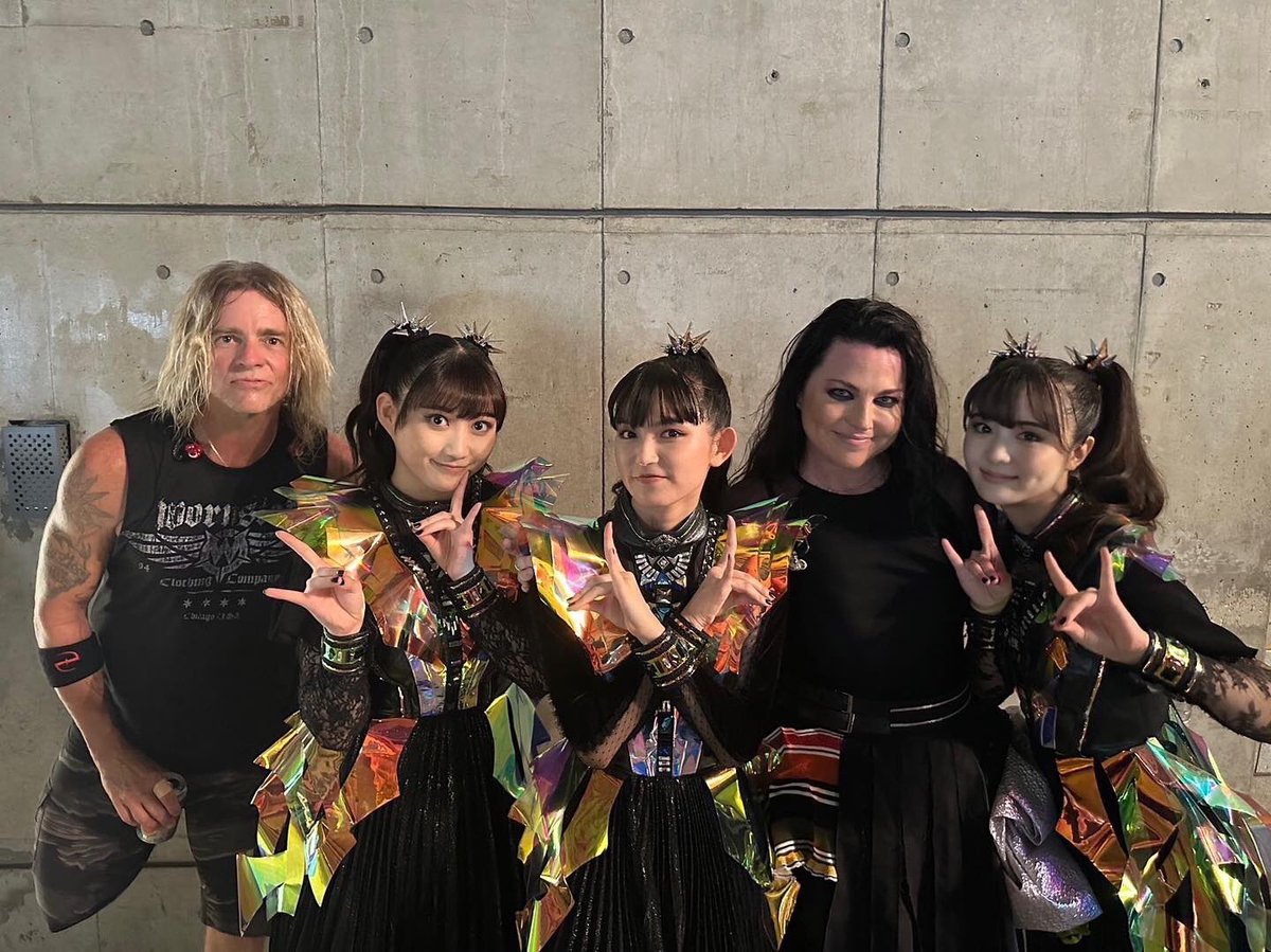 EvaWebsite's tweet photo. Repost • @BABYMETAL_JAPAN 

Thank you @evanescence 🤘🦊🤘

#BABYMETAL #evanescence #summersonic #サマソニ https://t.co/ph6rsQrsnq