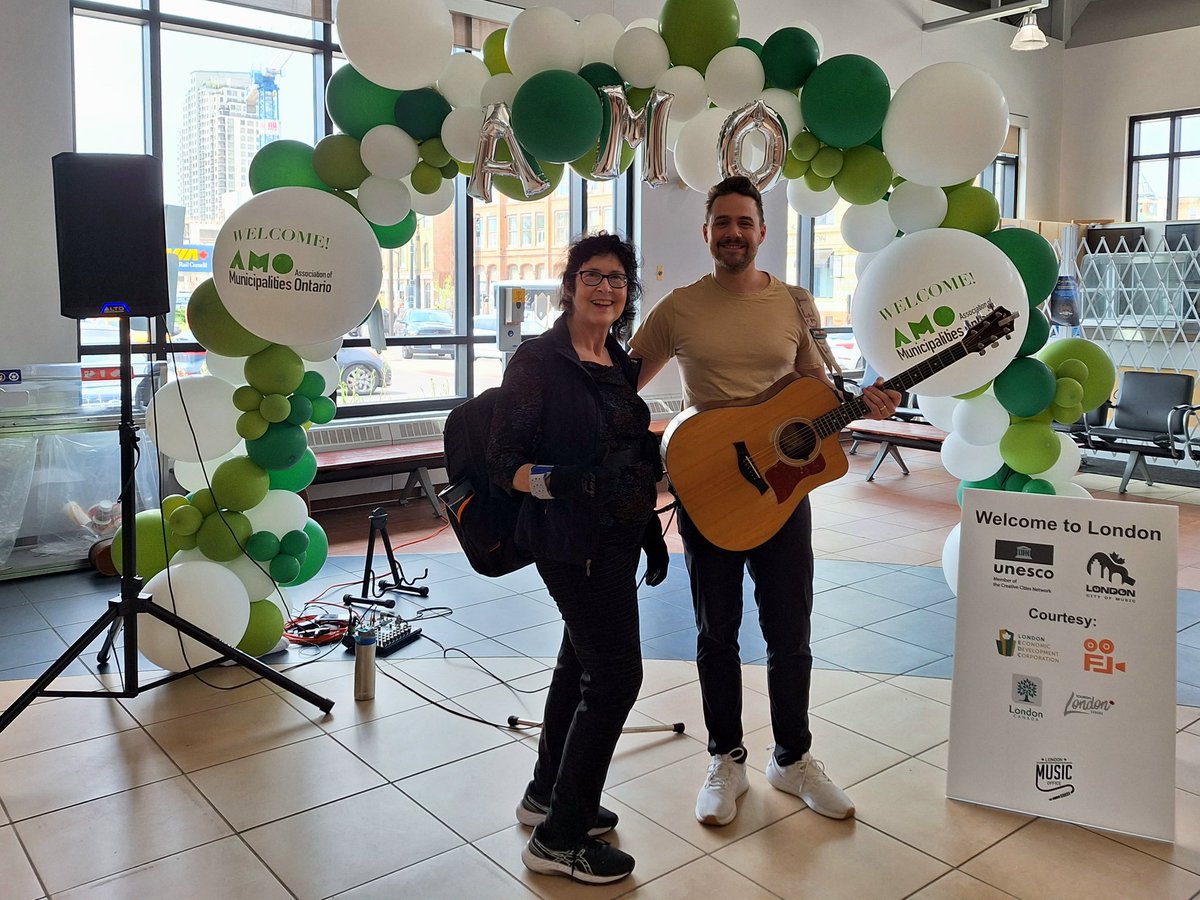 Made it to #London !!
Great greeting vibe <a href="/VIA_Rail/">VIA Rail Canada</a> with tunes from Connor to welcome <a href="/AMOPolicy/">AMO</a> attendees .
#AMO2023 #AMO #onmuni #onpoli