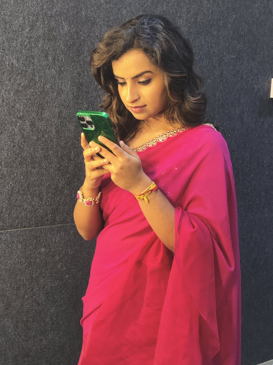 Gorgeous <a href="/sivaangi_k/">Sivaangi Krishnakumar</a>

Muah <a href="/ArupreA/">Arupre Makeup Artist</a>

#Sivaangi #sivangisupersinger #sivangikrishnakumar #startmusic 
#VijayTelevision #makeupartist