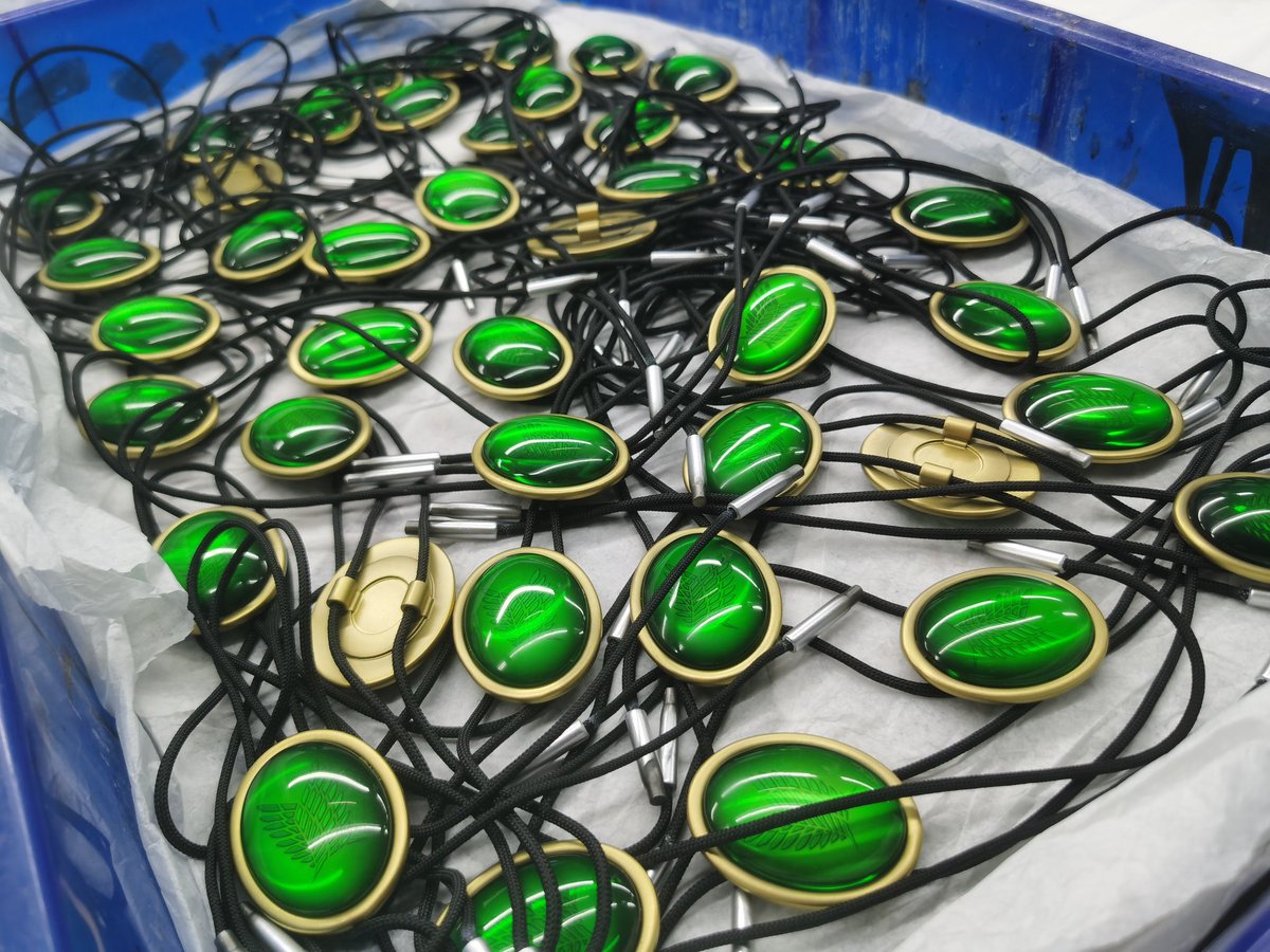 Typical_Scene's tweet image. This item you must remember it . it's military uniform pendant. 1:1 scale , although it is not made of metal, it's really beautiful.  it will be given as a gift with statue products.