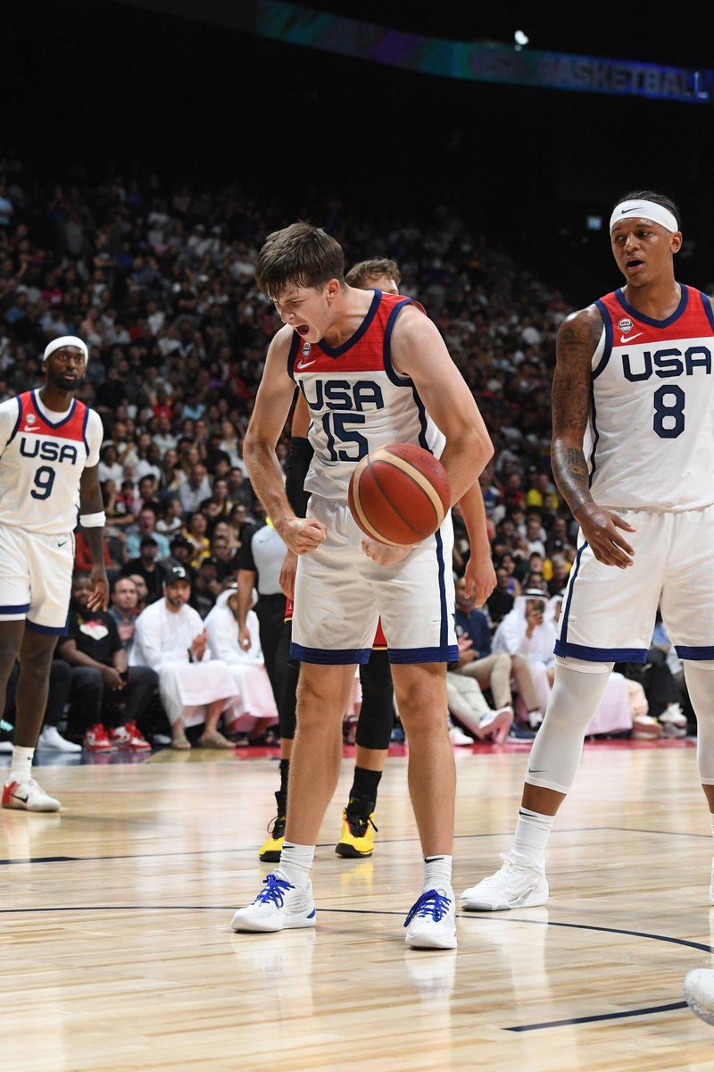 LakersLead's tweet photo. THIS AUSTIN REAVES PHOTO IS SO COLD 🥶 https://t.co/ghtWCE8bYc