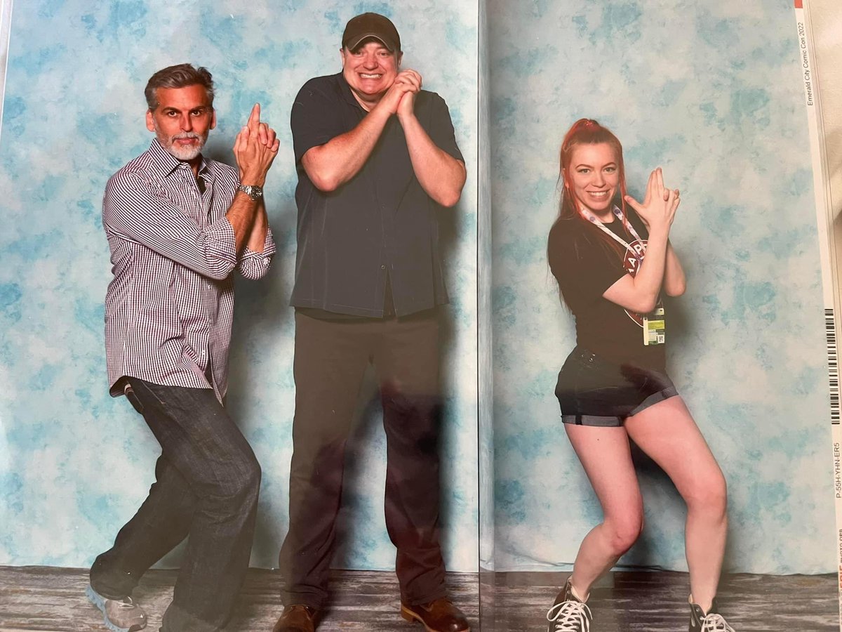 A year ago today, I met acting legends Brendan Fraser and Oded Fehr. 
Brendan was doing that pose cause that’s the face I made when I walked in LMAO
This happened a year ago and honestly I’m still in shock. Such kind and sweet men. 🖤
#TheMummy #BrendanFraser #odedfehr #eccc2022