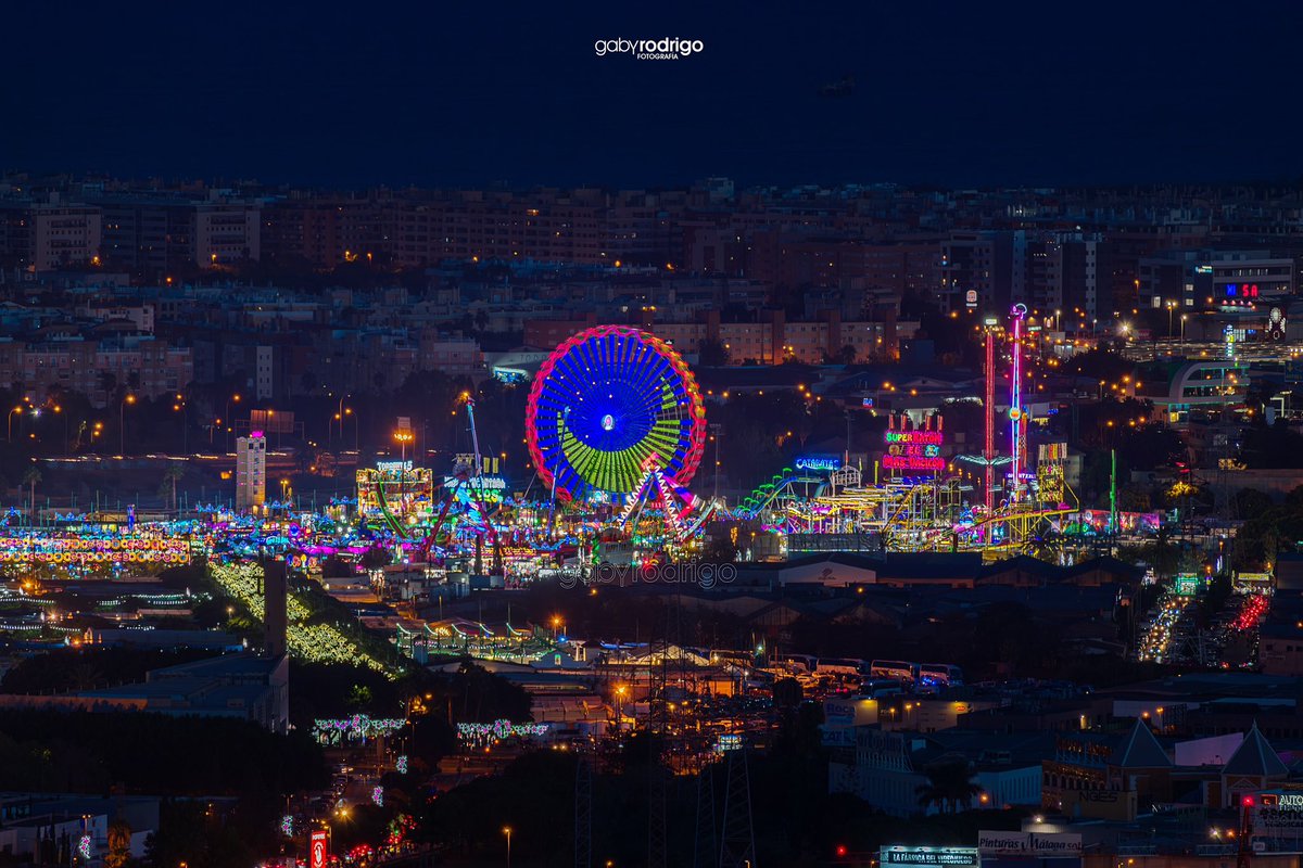 La luna también estuvo en la Feria. 
.
#FeriaMLG