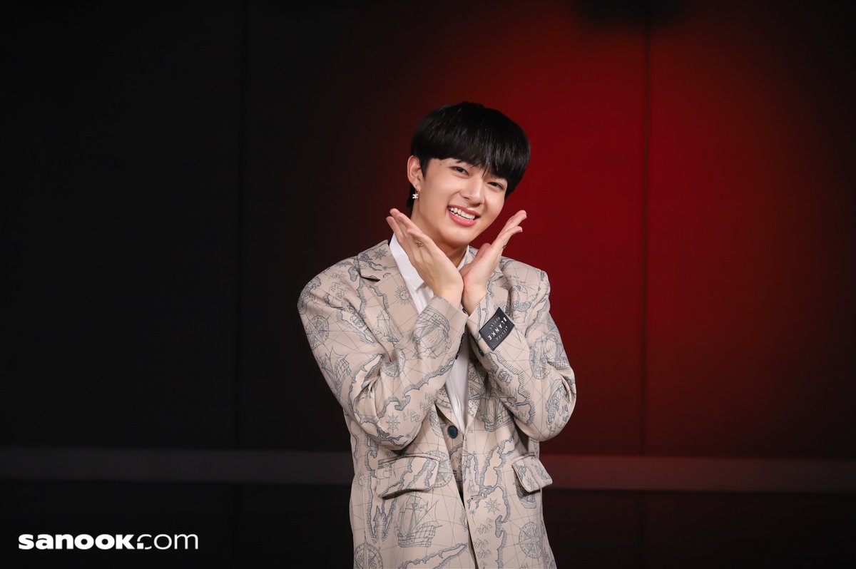 zeenunewmx's tweet image. #Daily_ZNNMx
📲|| @CwrNew  en la entrevista para  Sanook (1/2)
Charla sincera con NuNew
🔗: sanook.com/music/2466577/…

#SanookMusic 
#NuNew #NanaNu #ซนซน